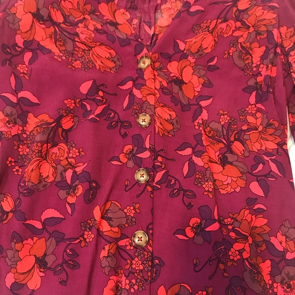 Maeve Top with button and sleeve detail - Picture 3 of 4